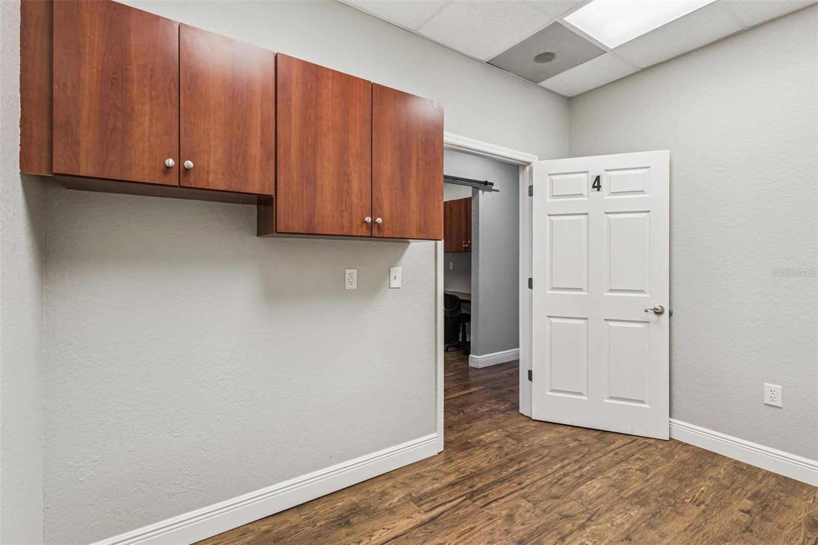 Image 13 of 27 For 235 Hatteras Avenue 100