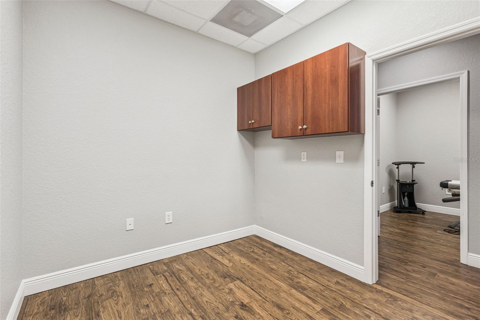 Image 14 of 27 For 235 Hatteras Avenue 100