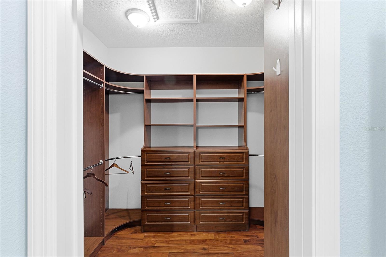 Listing photo id 18 for 1350 Centerville Place