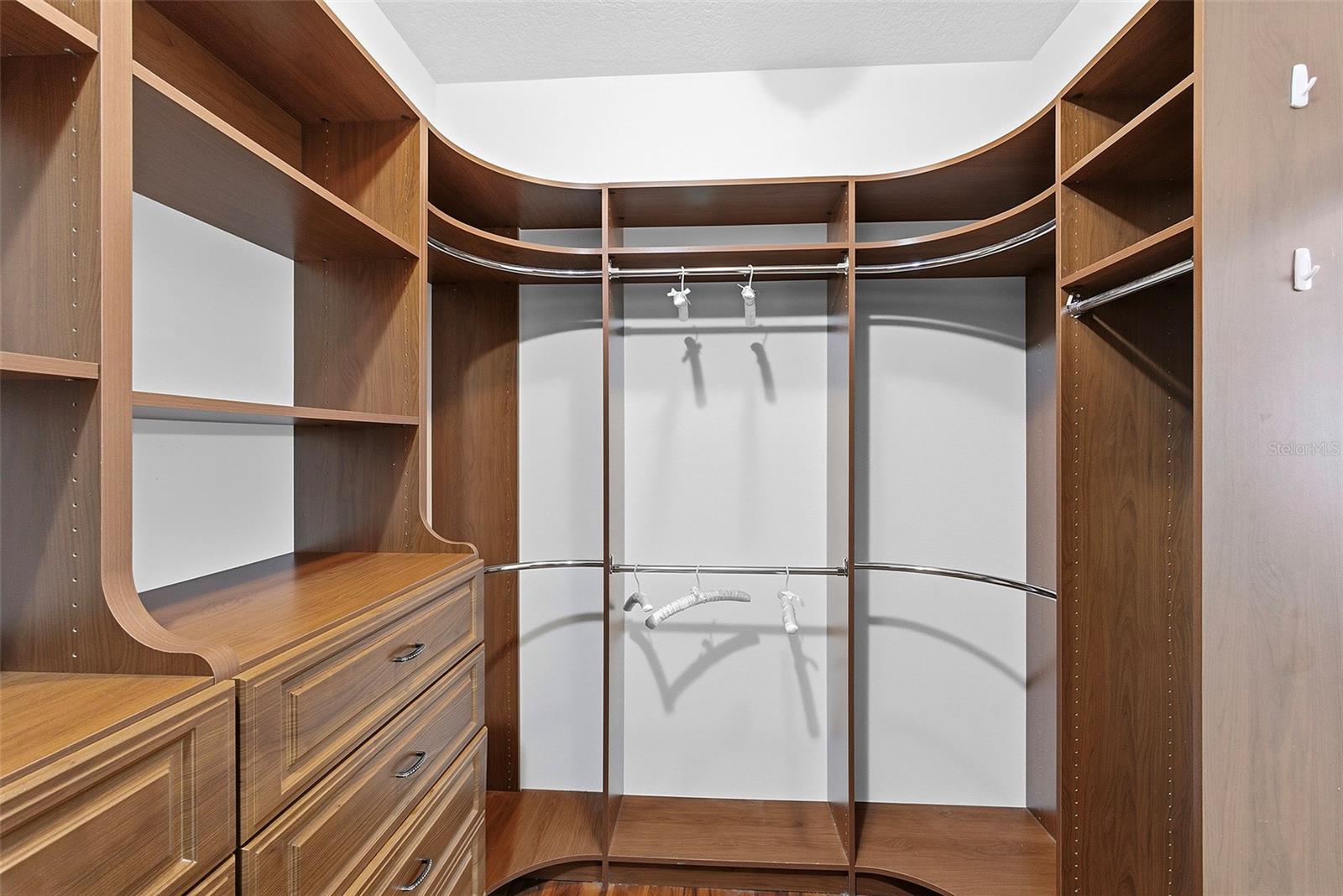 Listing photo id 19 for 1350 Centerville Place