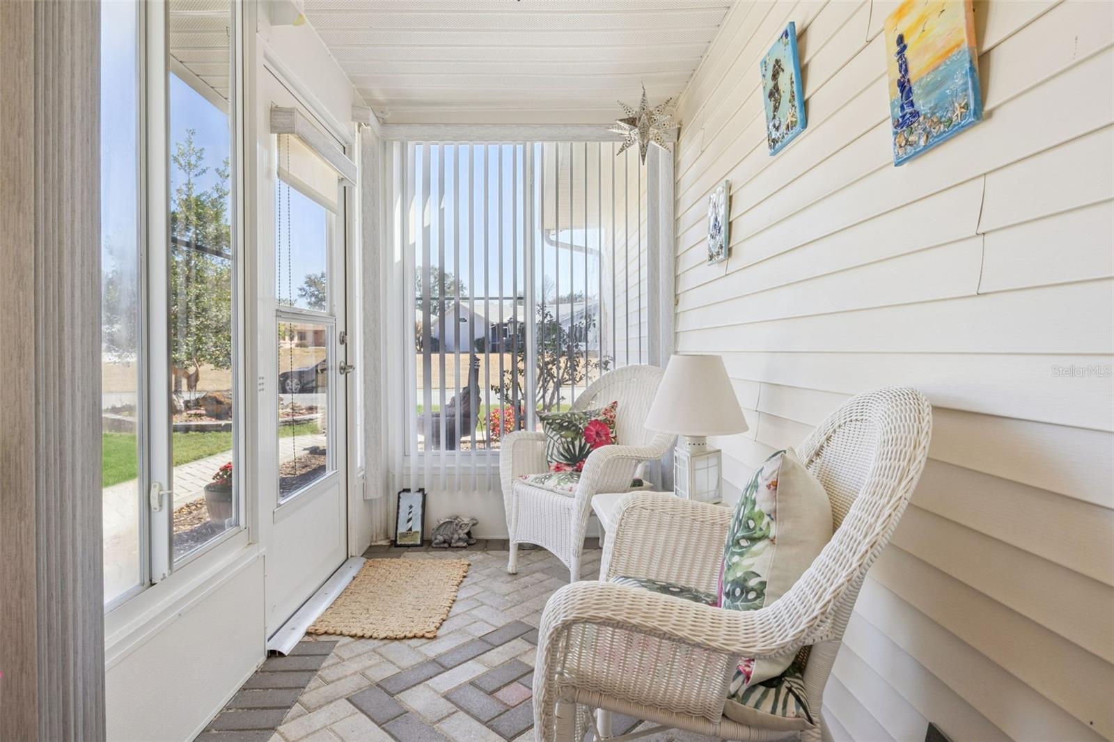 Image 5 of 73 For 26927 Forest Hills Street