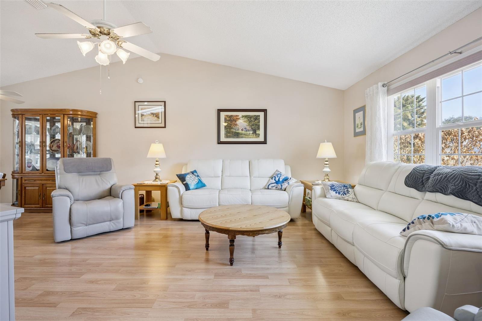 Image 9 of 73 For 26927 Forest Hills Street