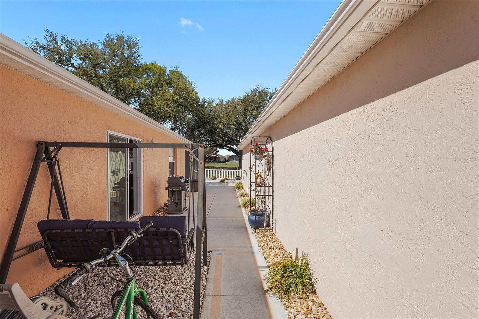 Image 31 of 41 For 880 Robles Avenue