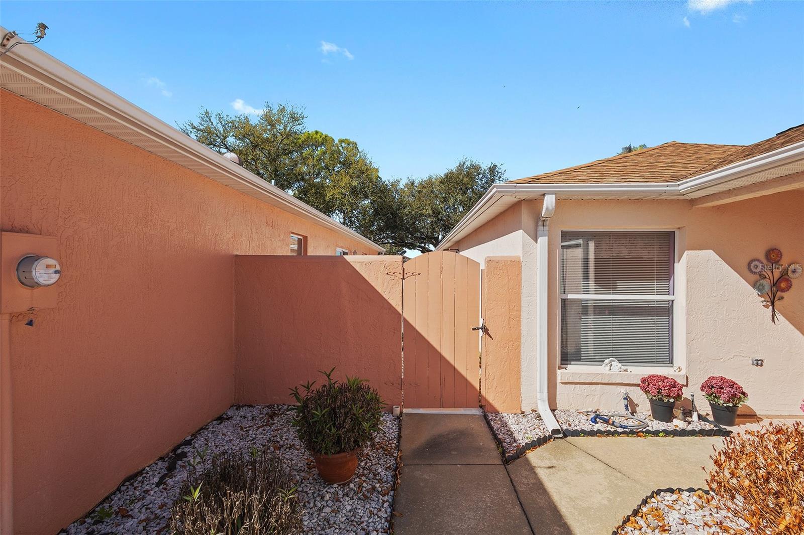 Image 37 of 41 For 880 Robles Avenue