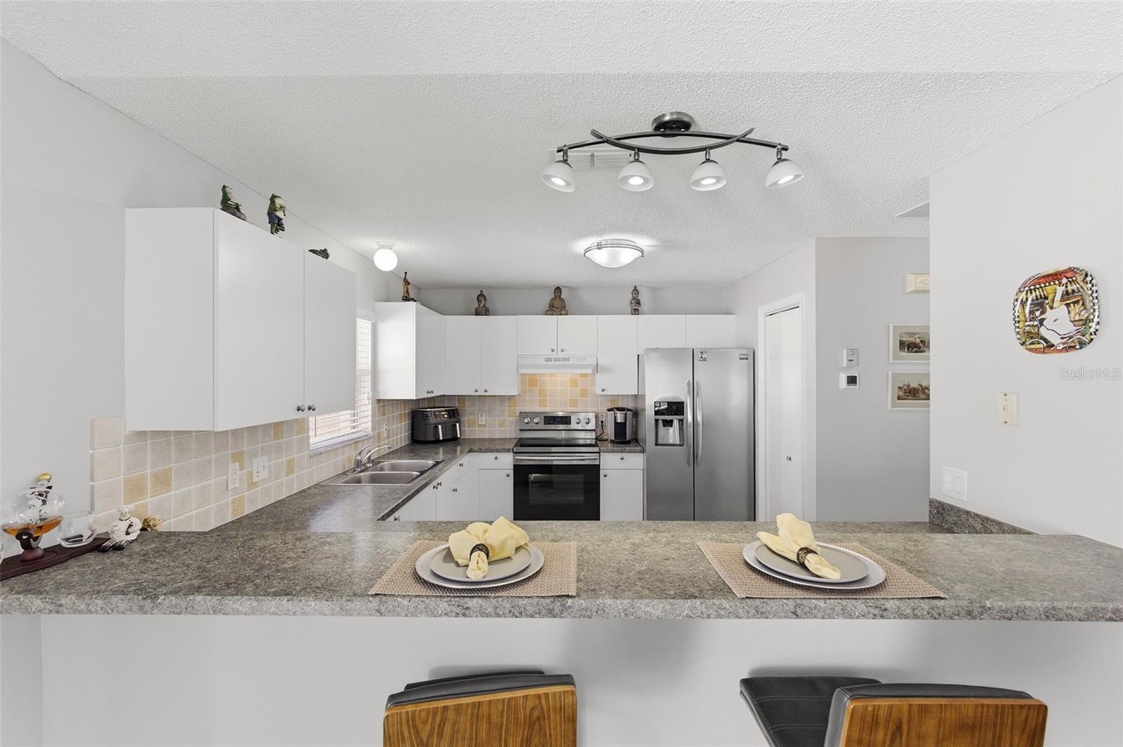 Image 5 of 41 For 880 Robles Avenue