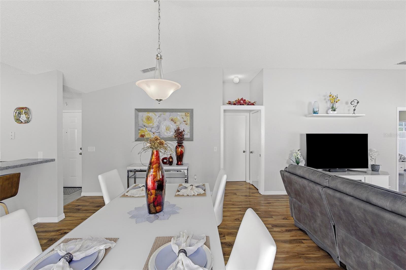 Image 9 of 41 For 880 Robles Avenue