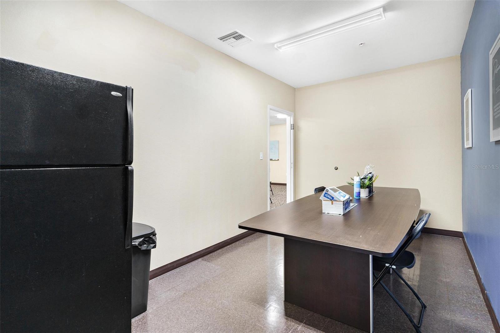 Image 17 of 31 For 1904 Thomas Avenue 102