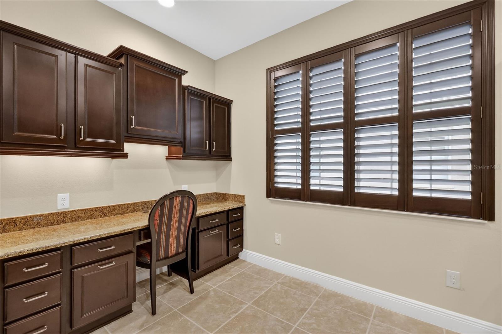 Image 10 of 45 For 3324 Queensway Terrace