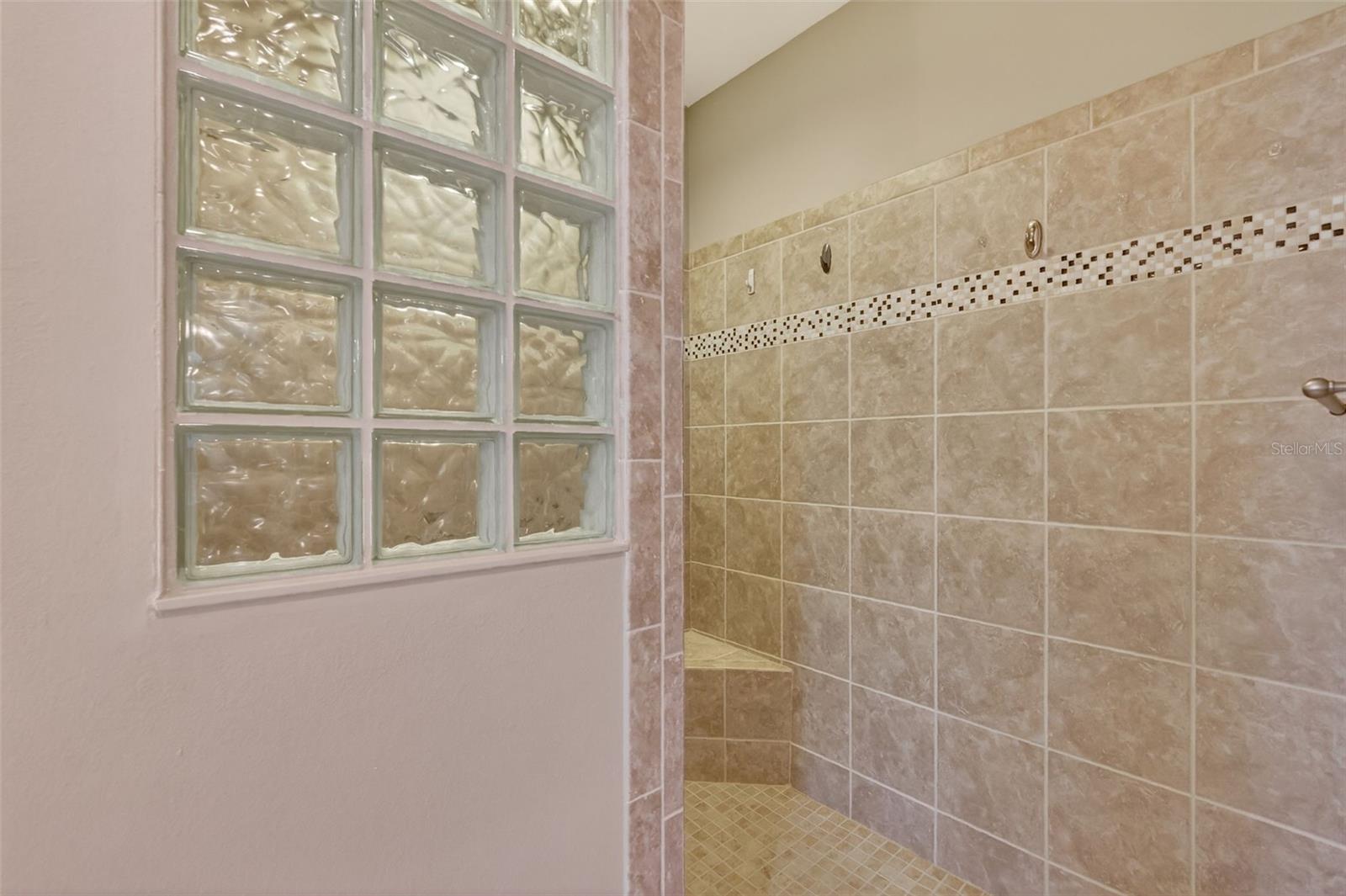 Image 23 of 45 For 3324 Queensway Terrace