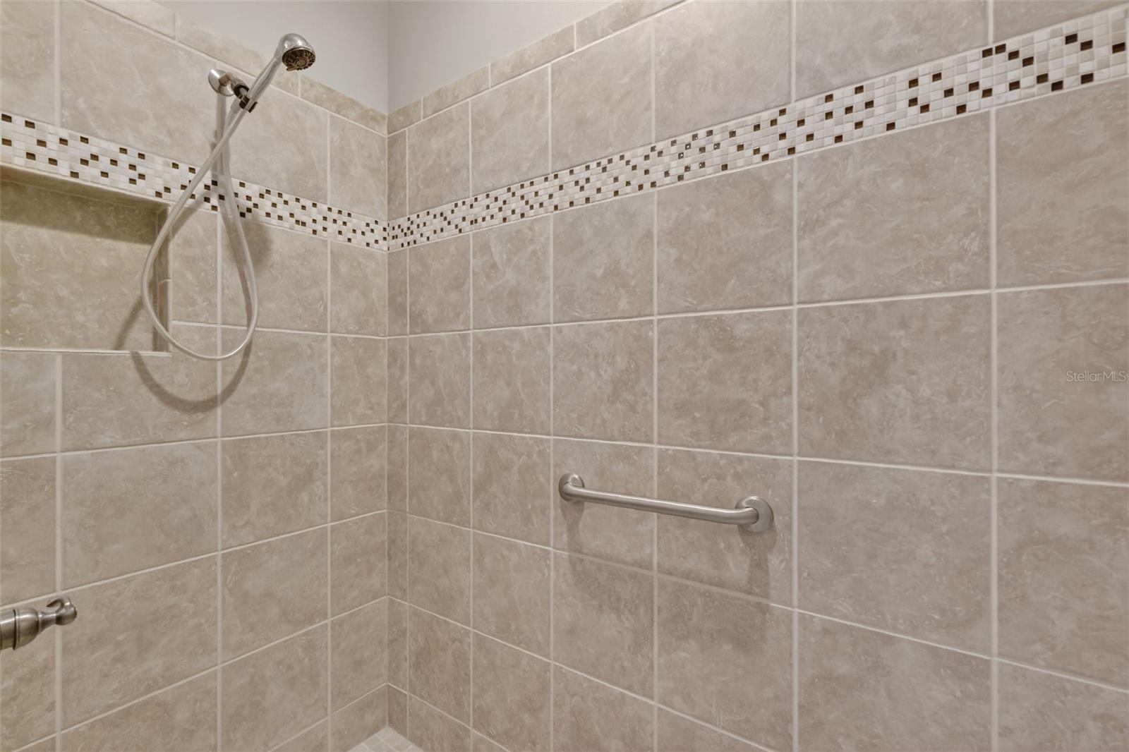 Image 24 of 45 For 3324 Queensway Terrace