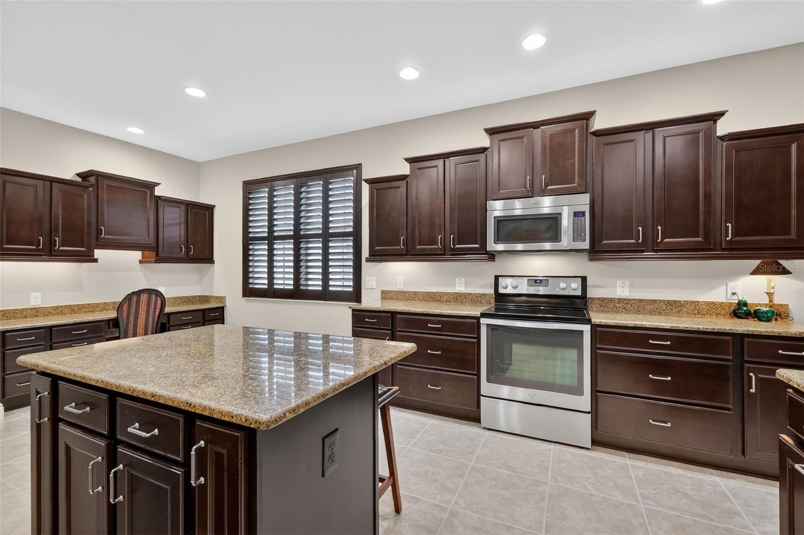 Image 8 of 45 For 3324 Queensway Terrace