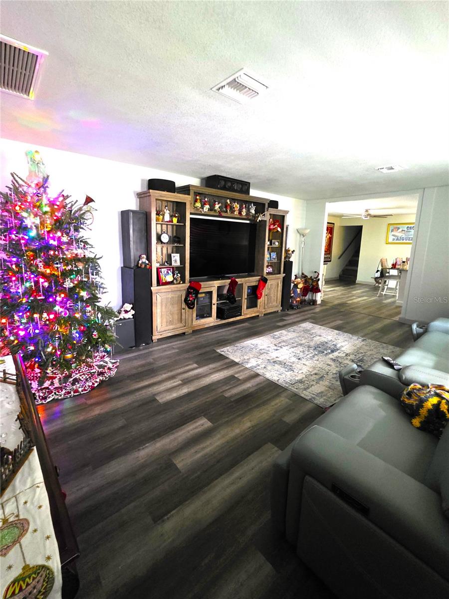 Image 40 of 76 For 5539 Delaware Avenue