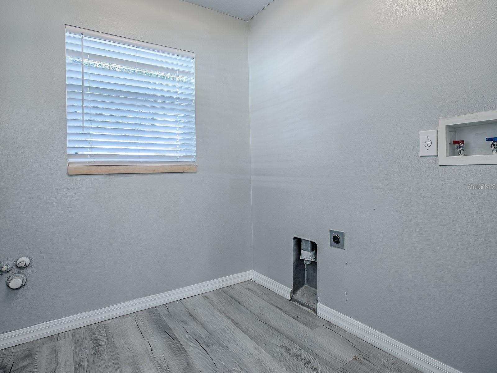 Image 6 of 25 For 1321 Kellogg Drive