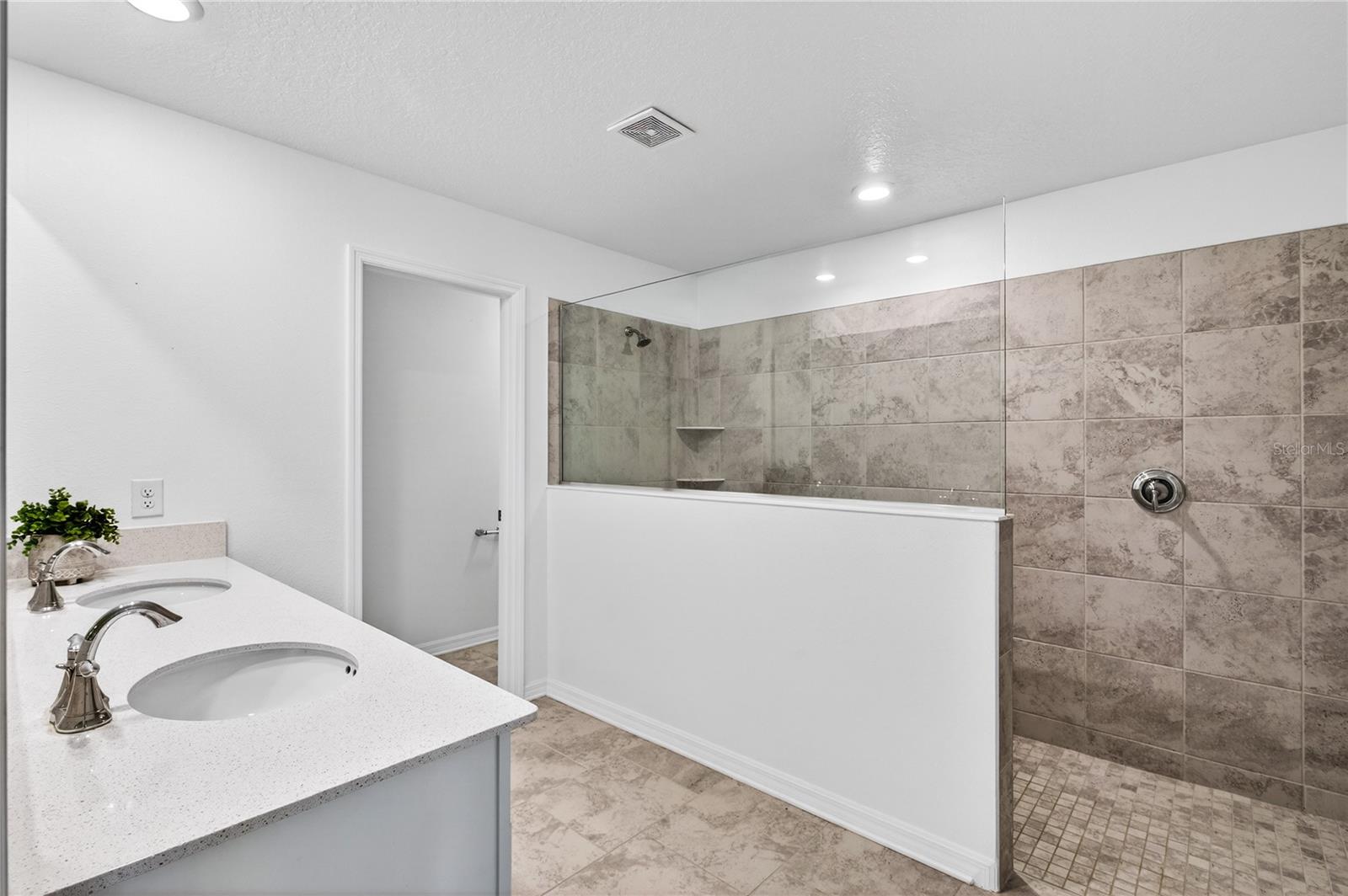 Image 22 of 52 For 5125 Fluorite Drive