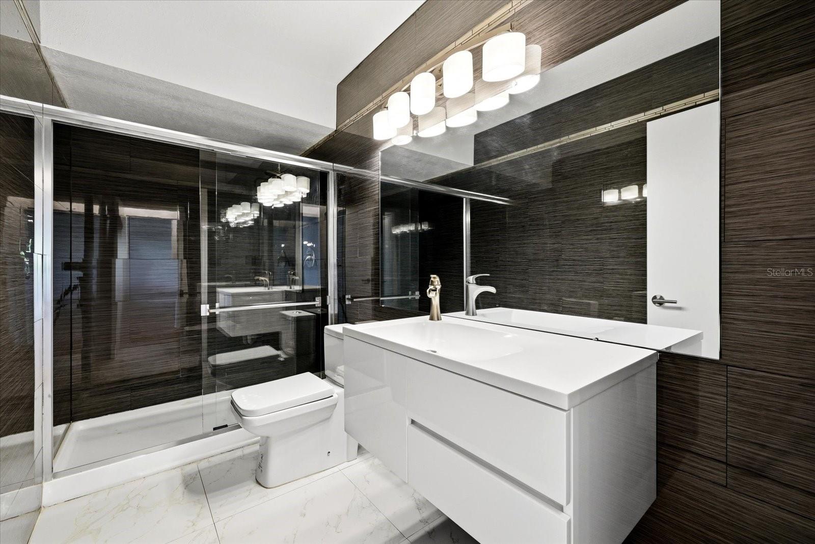 Image 18 of 66 For 1405 Bayshore Drive