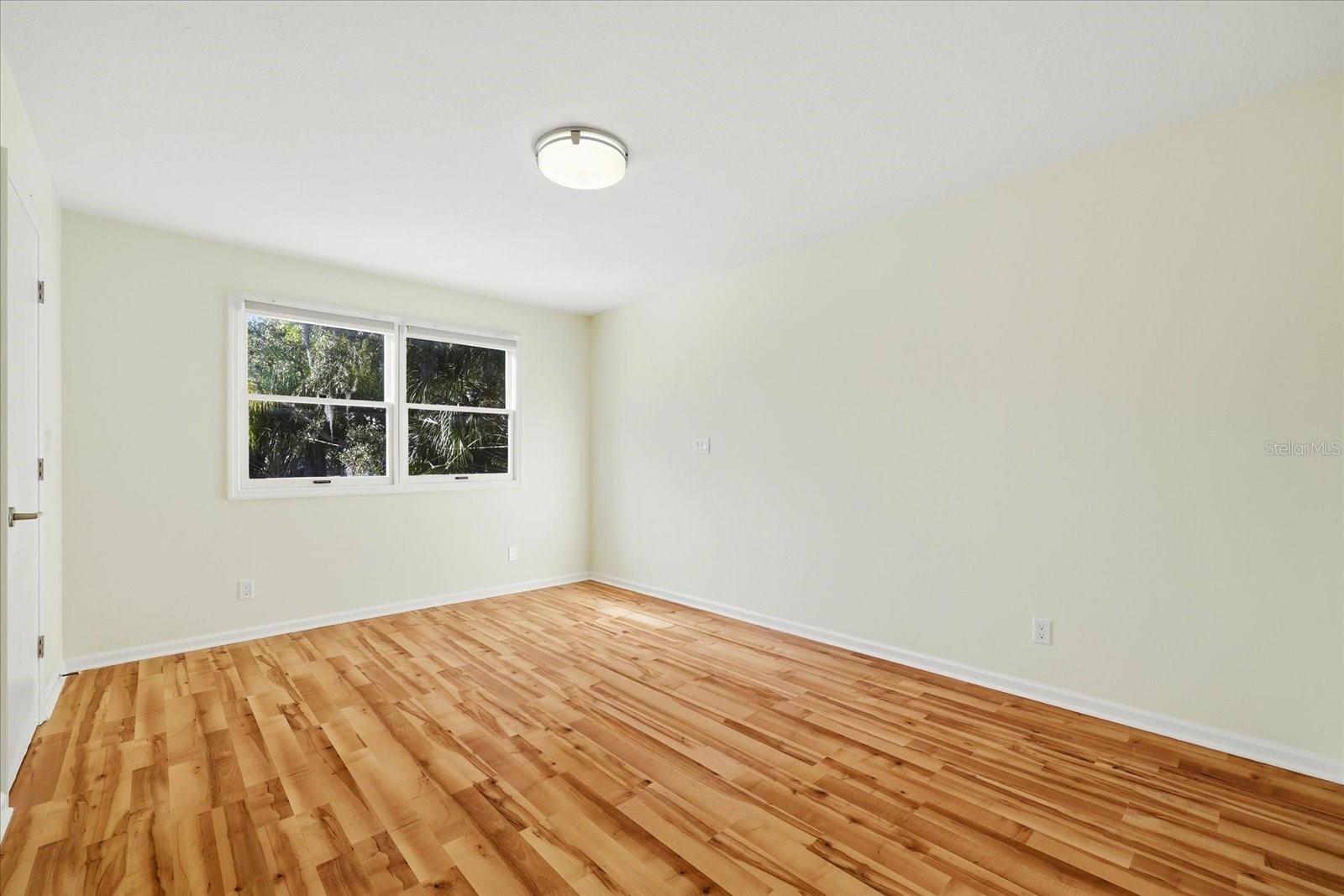 Image 34 of 66 For 1405 Bayshore Drive