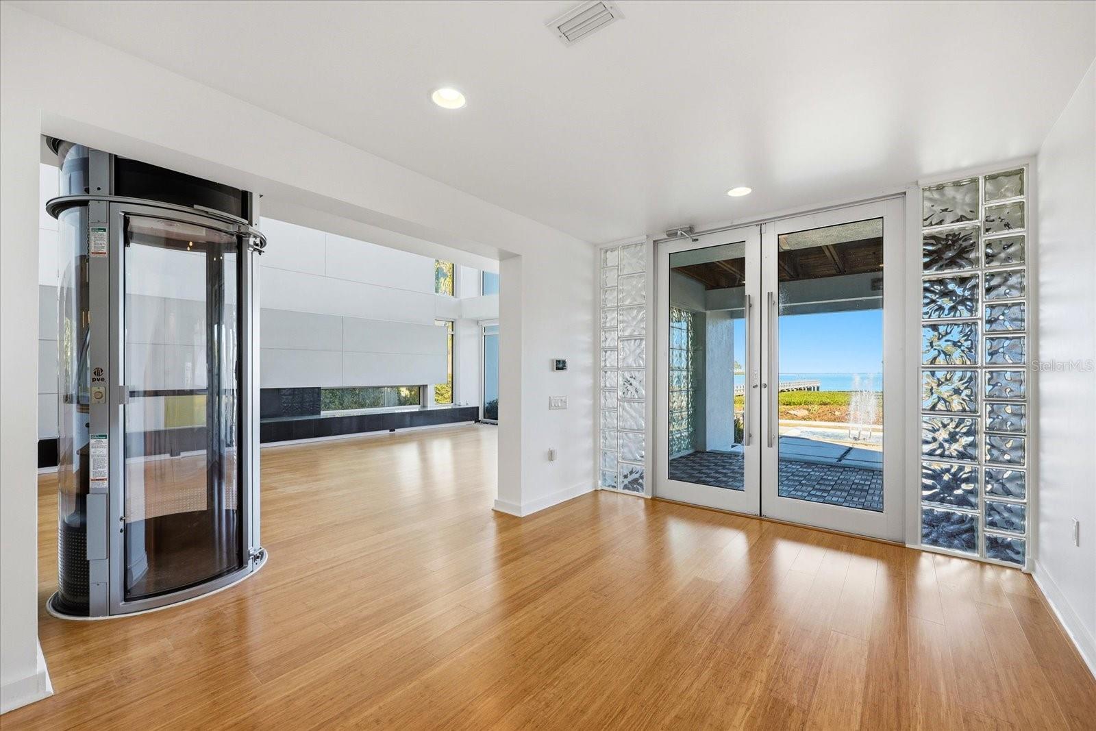 Image 5 of 66 For 1405 Bayshore Drive