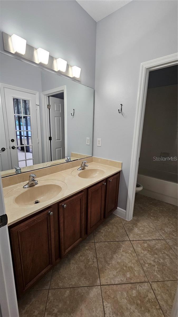 Image 14 of 55 For 317 Blue Water Edge Drive