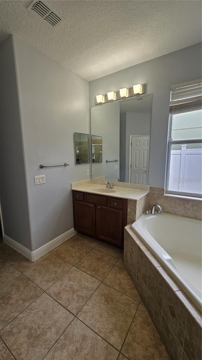 Image 35 of 55 For 317 Blue Water Edge Drive