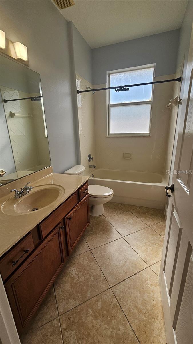 Image 4 of 55 For 317 Blue Water Edge Drive