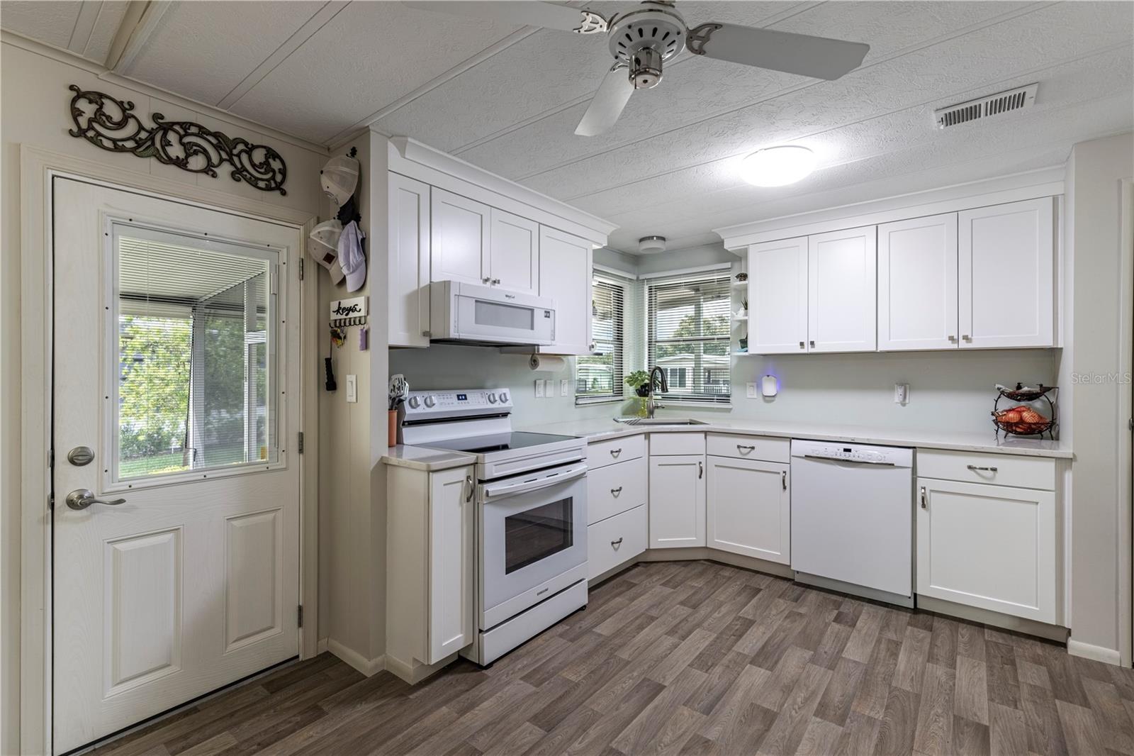 Image 14 of 35 For 1424 Mohawk Circle