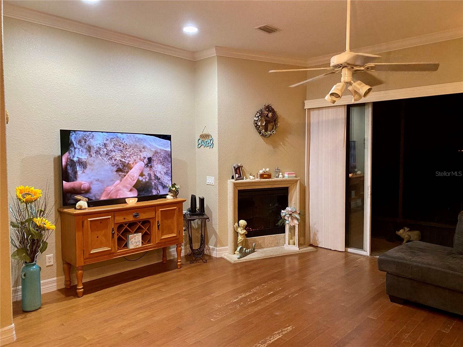 Image 2 of 6 For 1051 Green Gate Boulevard