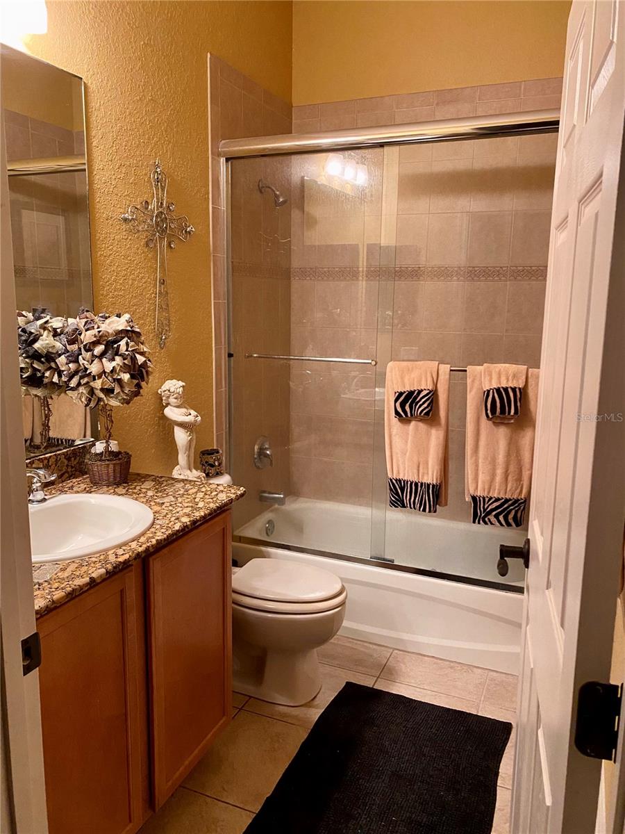 Image 6 of 6 For 1051 Green Gate Boulevard