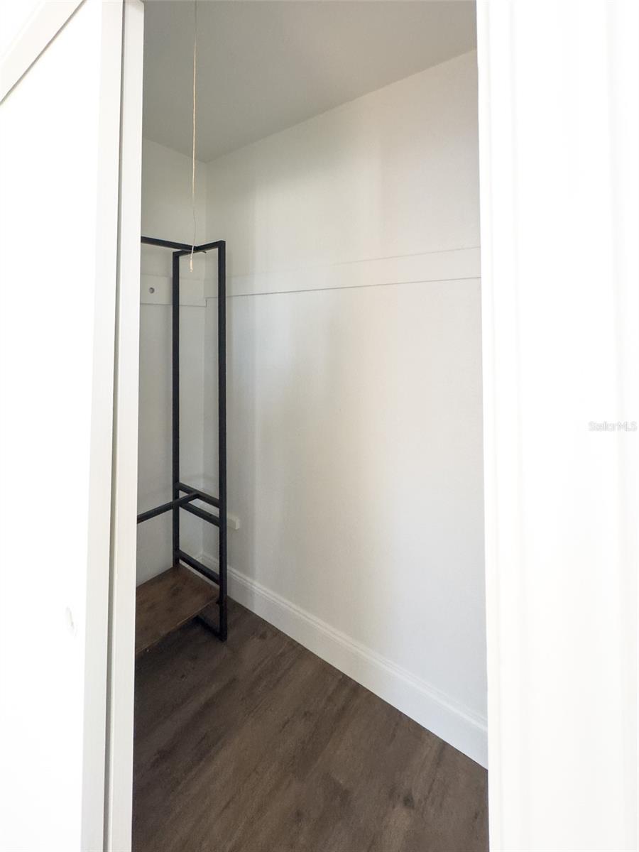 Image 14 of 34 For 1047 Clay Boulevard