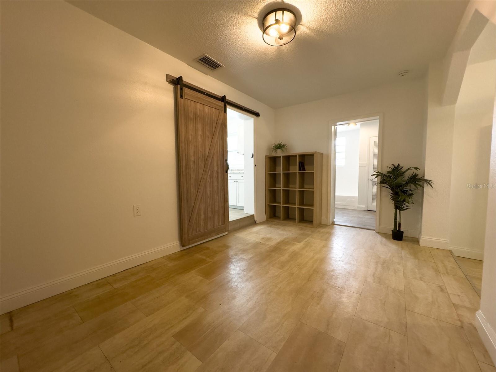 Image 19 of 34 For 1047 Clay Boulevard