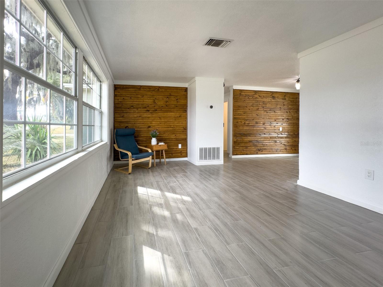 Image 5 of 34 For 1047 Clay Boulevard