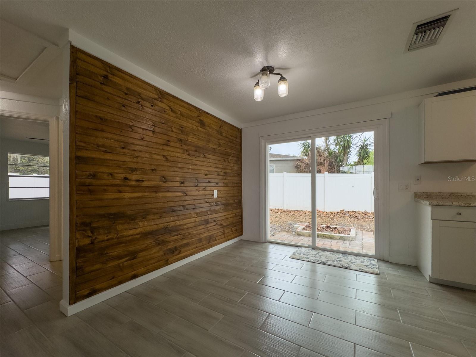 Image 7 of 34 For 1047 Clay Boulevard