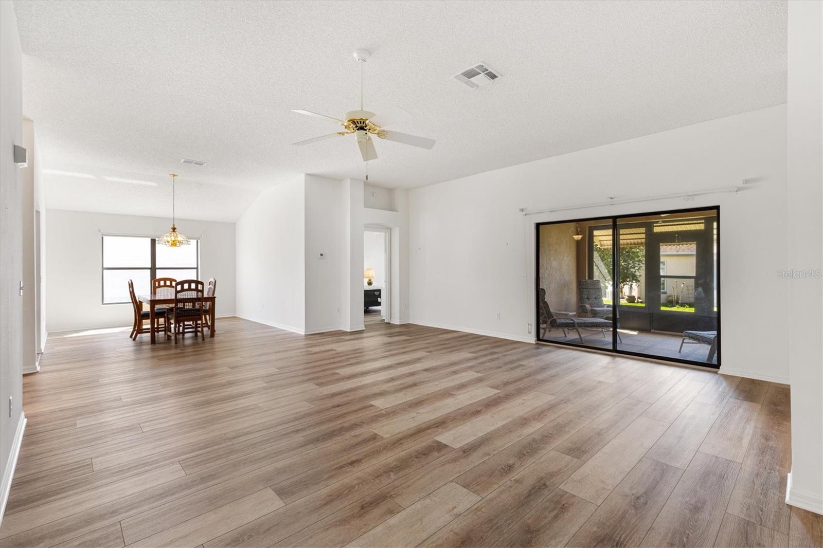 Image 14 of 40 For 1918 Armondo Drive