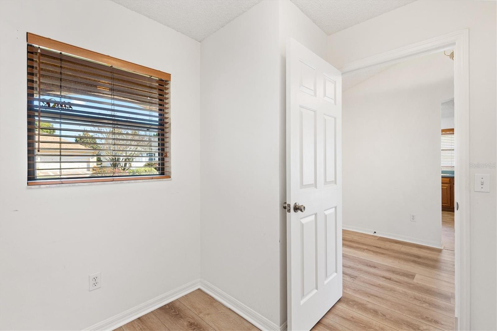 Image 26 of 40 For 1918 Armondo Drive