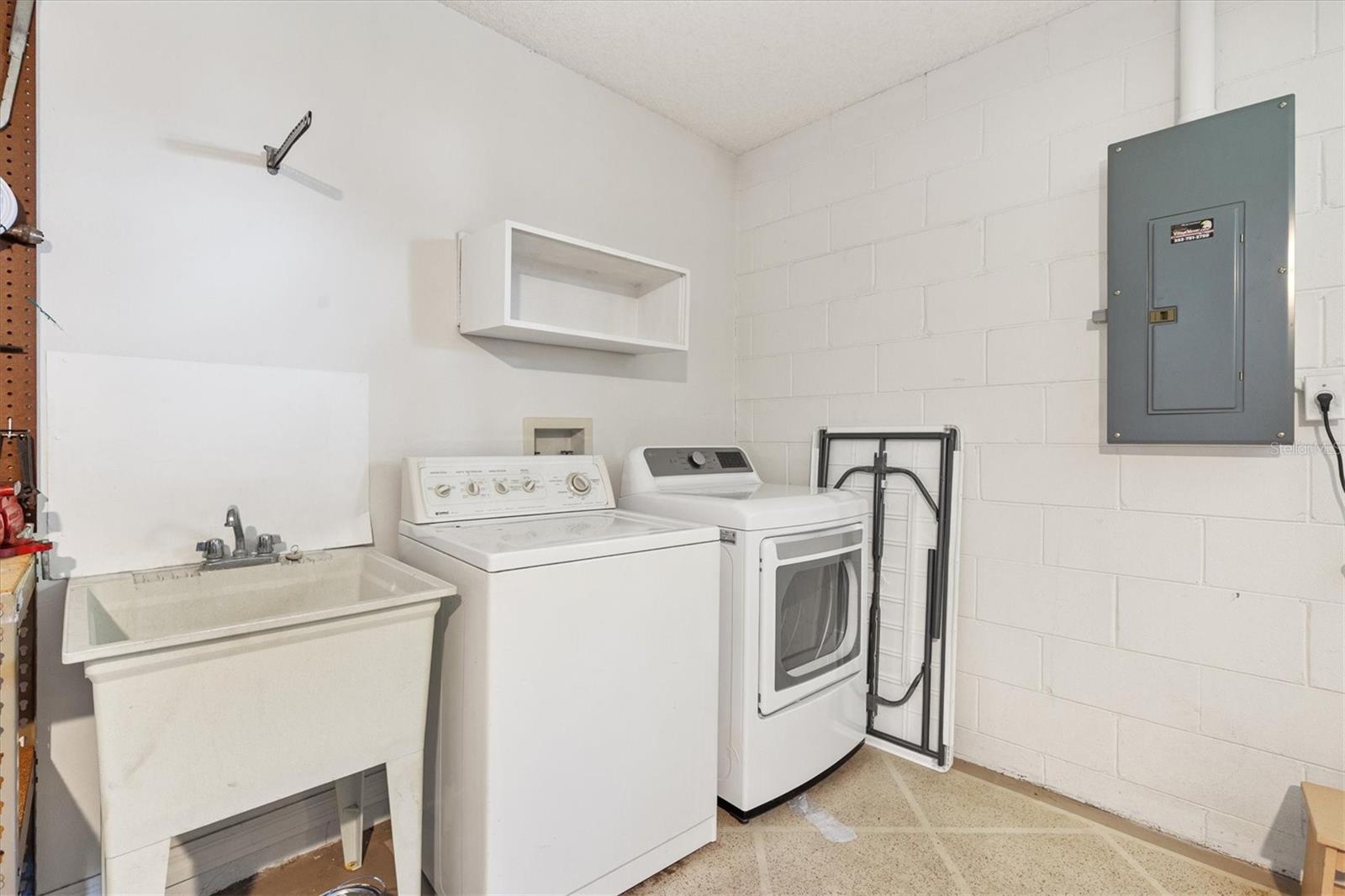 Image 27 of 40 For 1918 Armondo Drive