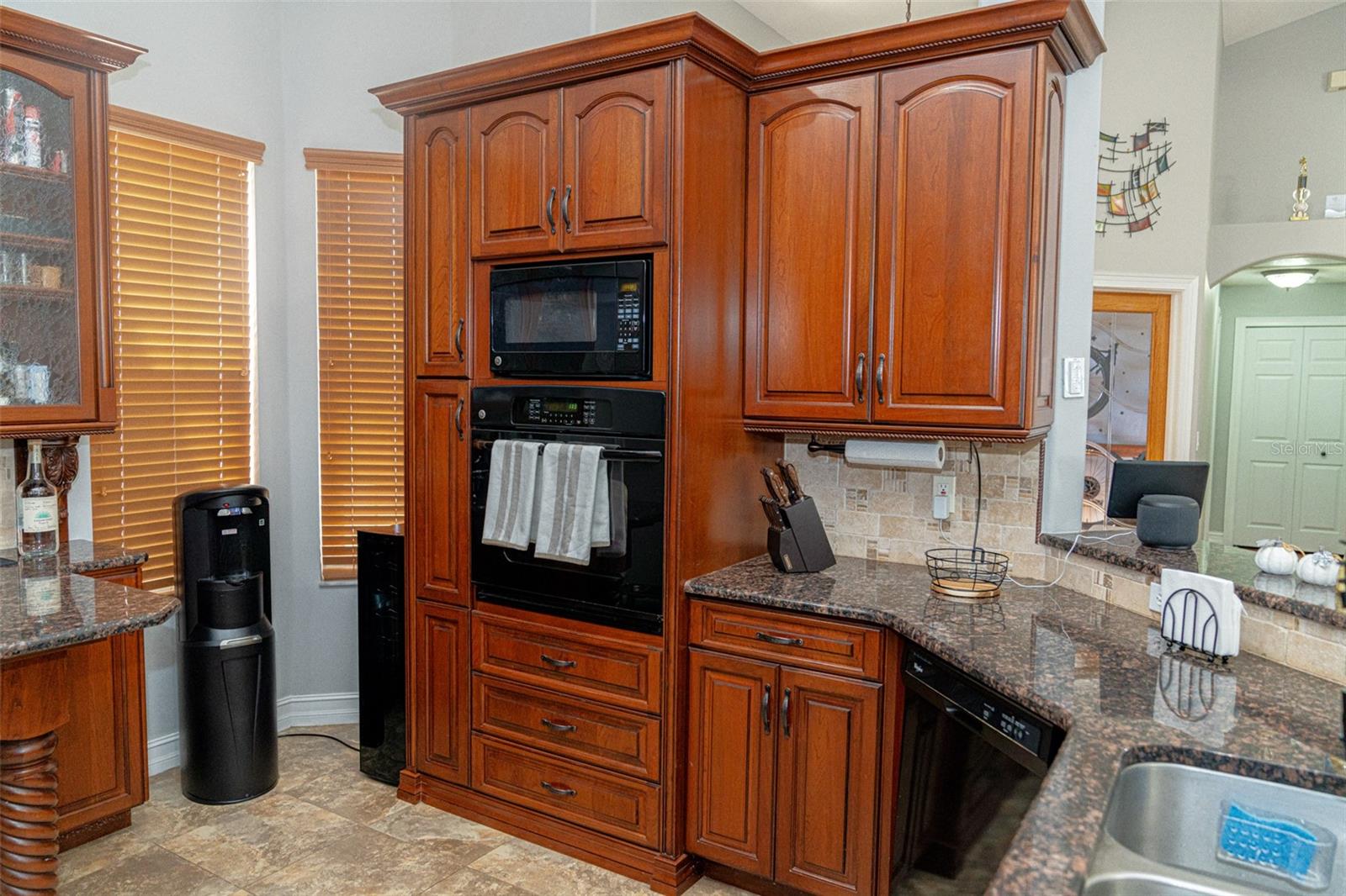 Image 41 of 73 For 2716 Sunbury Street