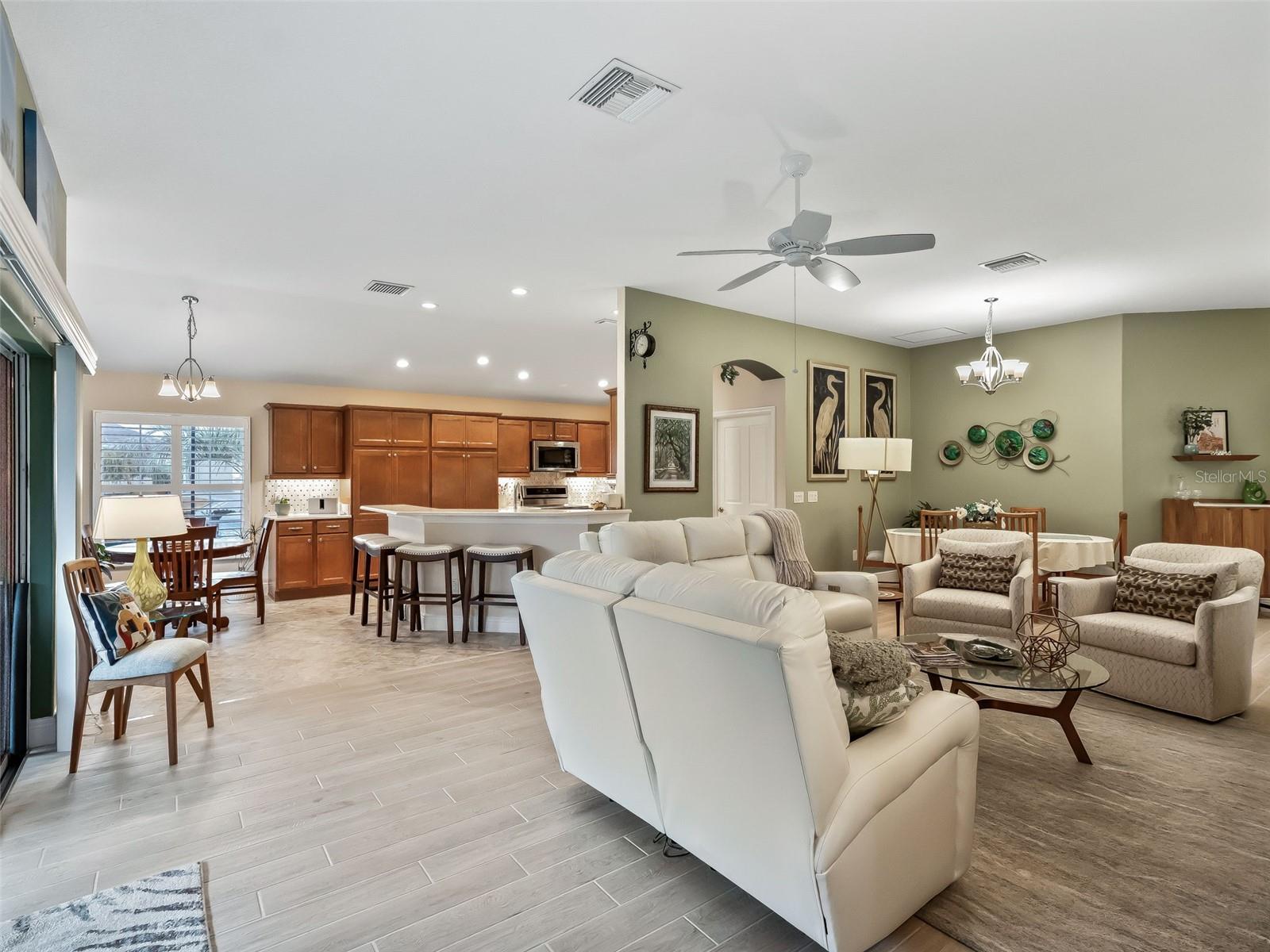 Listing photo id 13 for 1776 Wax Berry Court