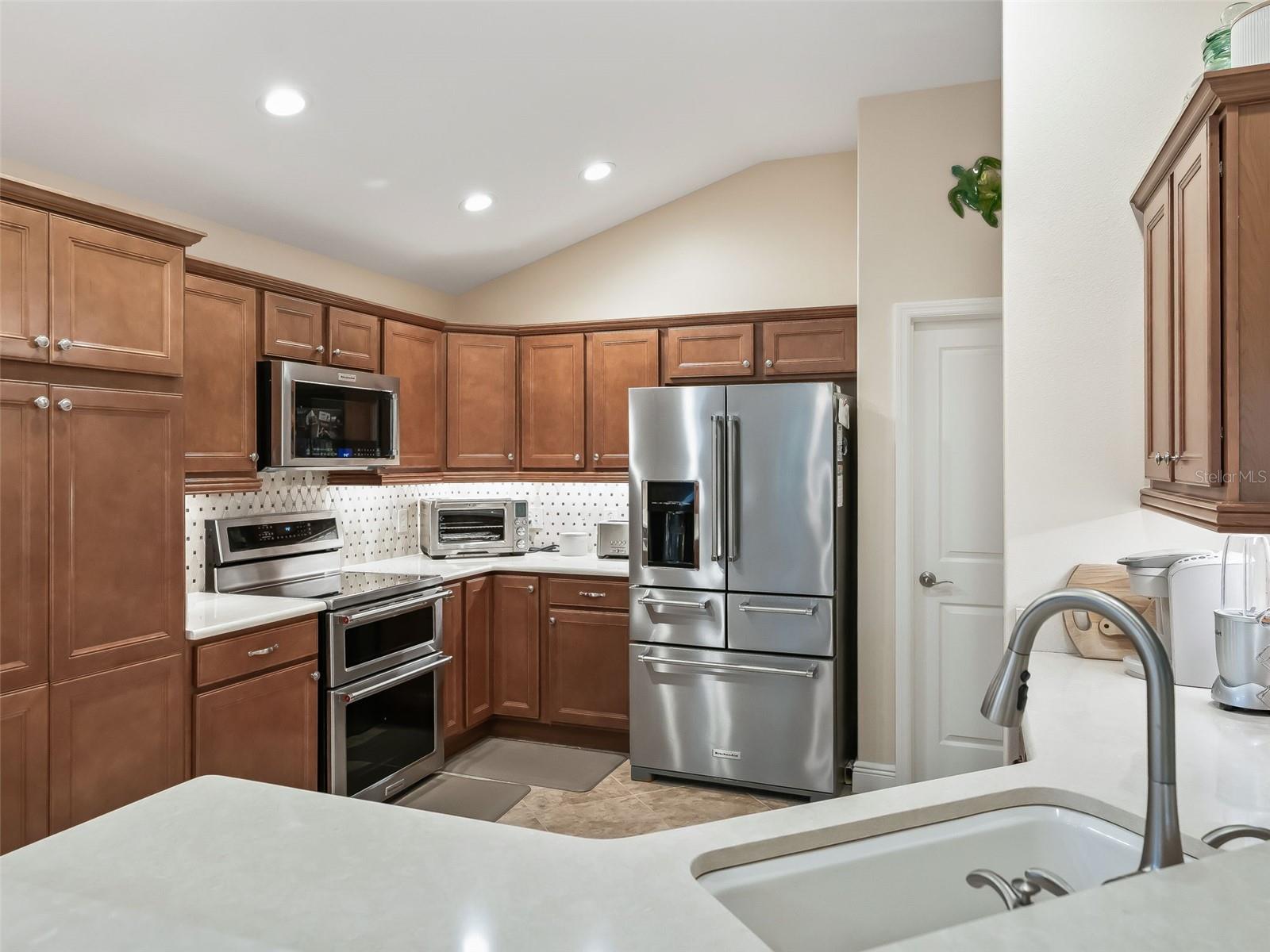 Listing photo id 17 for 1776 Wax Berry Court