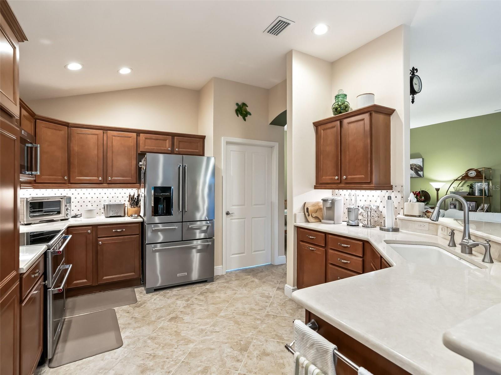 Listing photo id 19 for 1776 Wax Berry Court