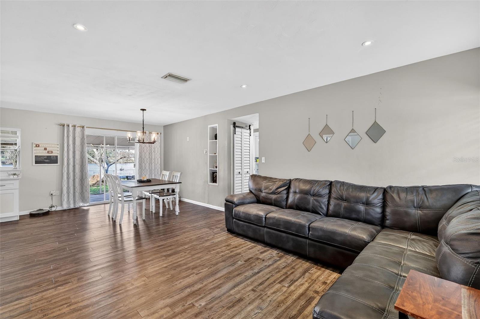 Image 6 of 31 For 1219 Oak Dr.