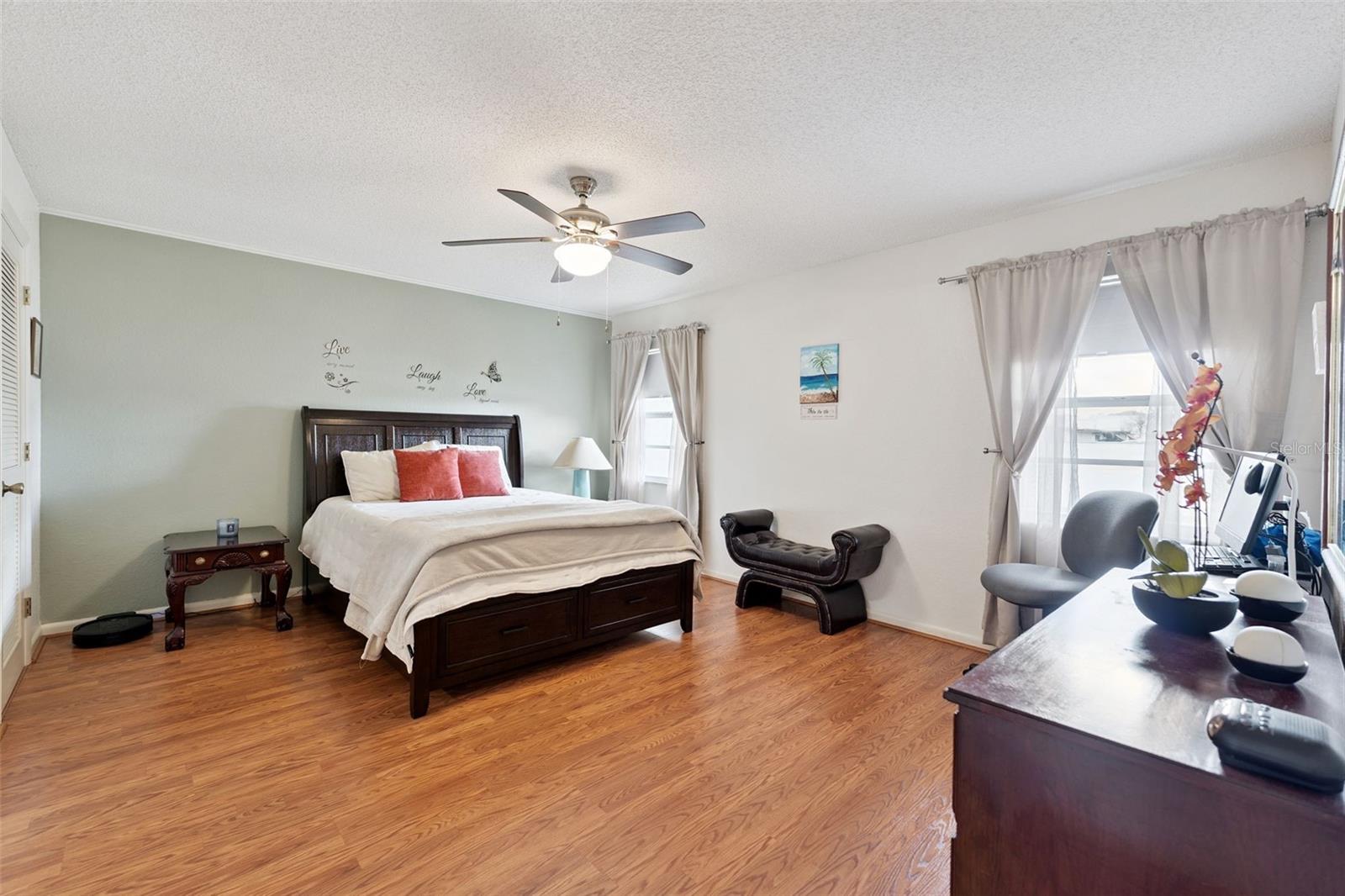 Image 12 of 19 For 1581 Oakview Circle Se