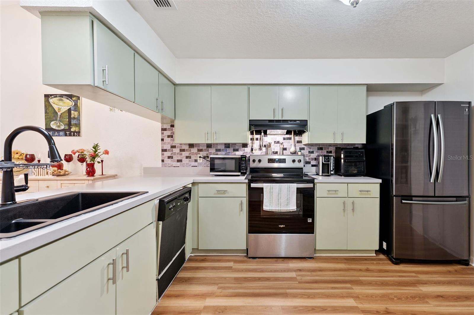 Image 5 of 19 For 1581 Oakview Circle Se