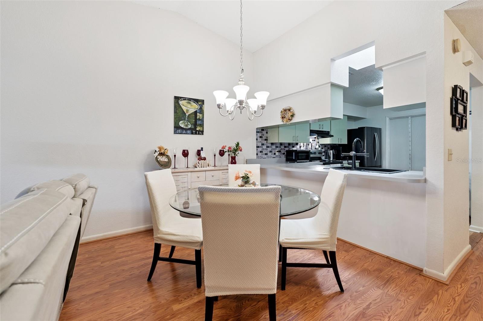 Image 8 of 19 For 1581 Oakview Circle Se