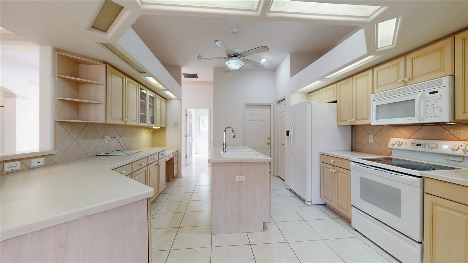 Listing photo id 5 for 19701 93rd Place