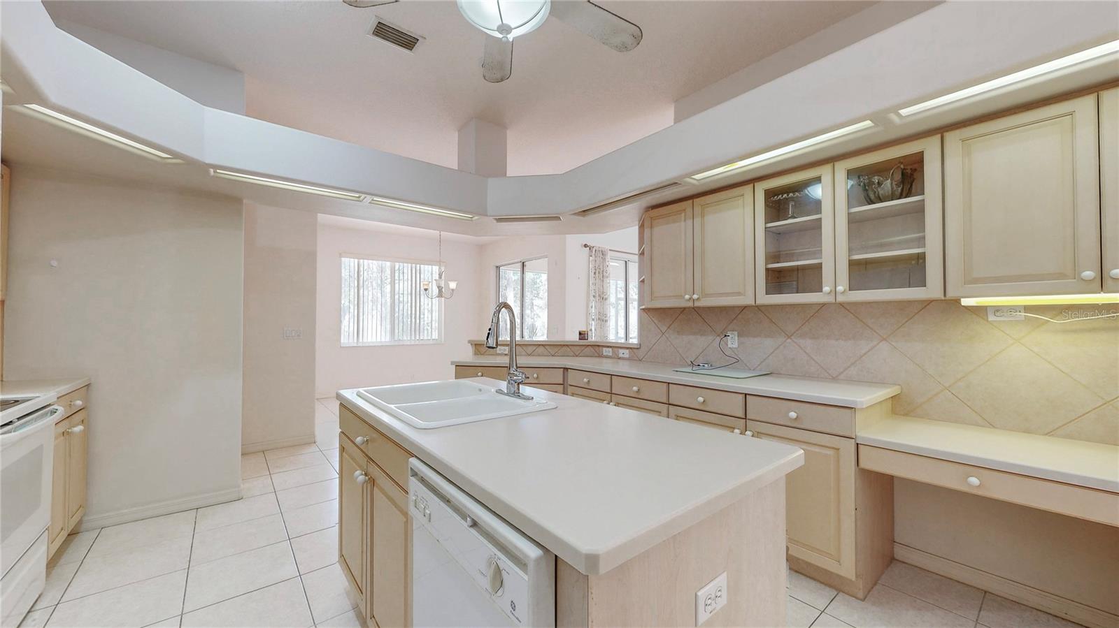 Listing photo id 6 for 19701 93rd Place