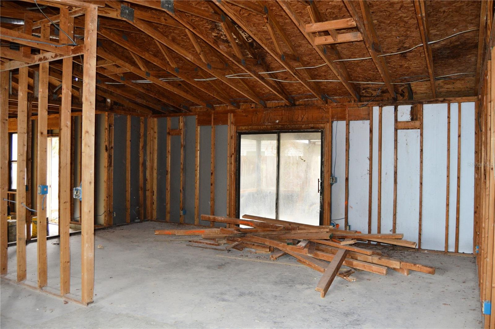 Image 11 of 22 For 702 James Avenue