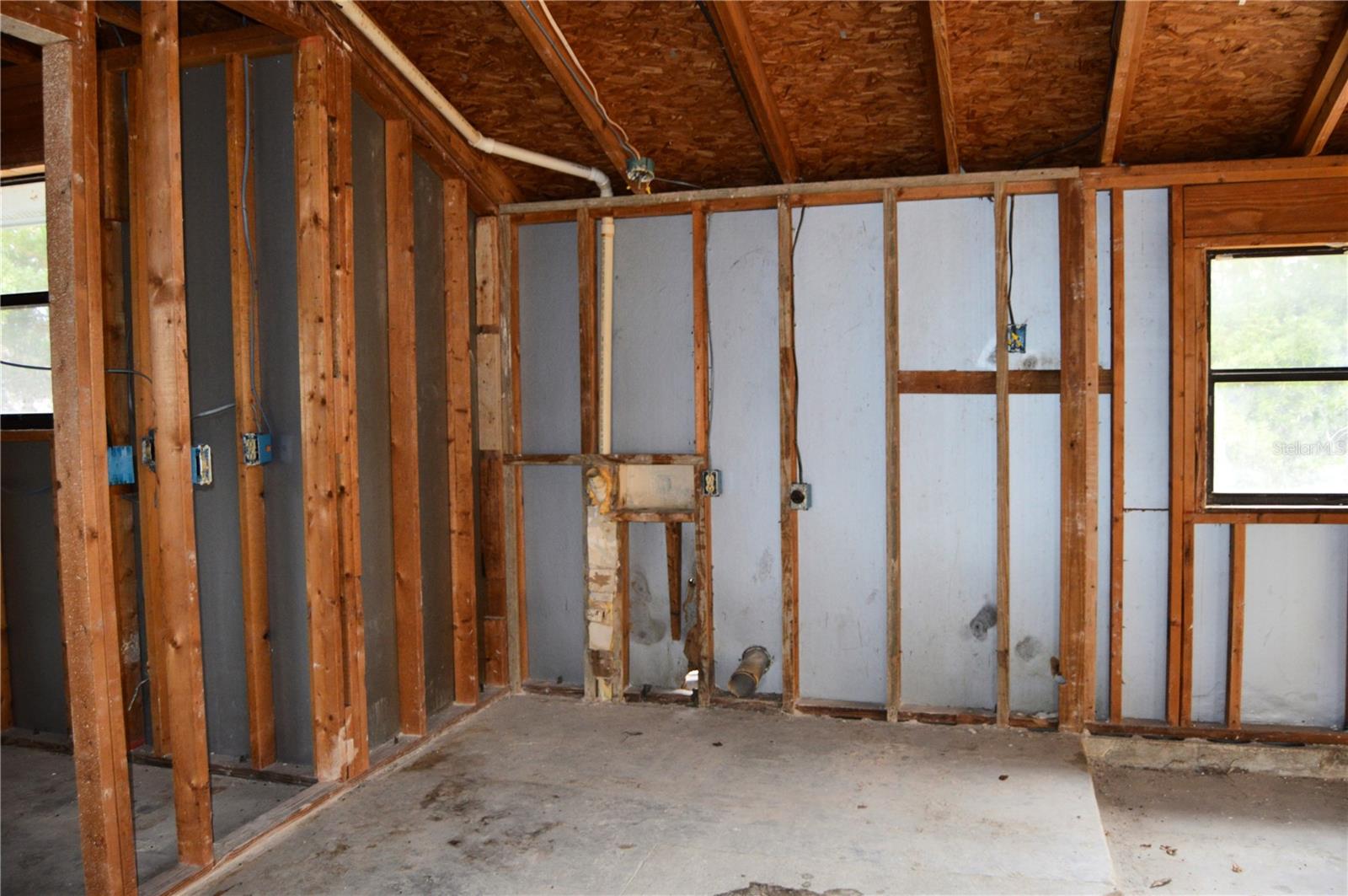 Image 20 of 22 For 702 James Avenue