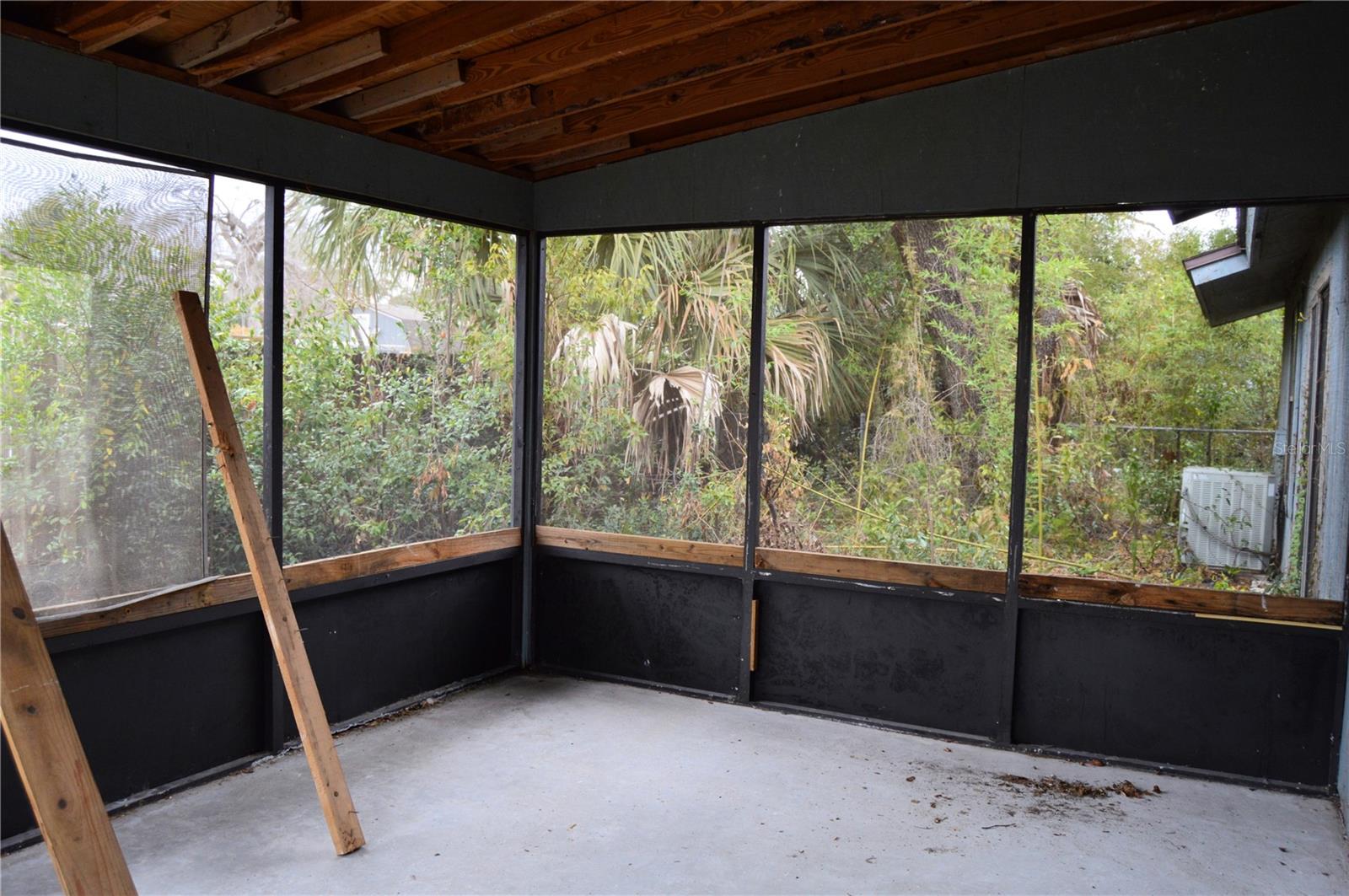 Image 21 of 22 For 702 James Avenue