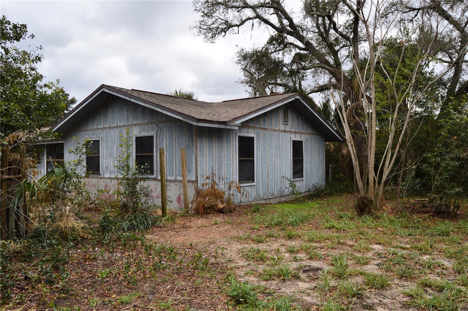 Image 4 of 22 For 702 James Avenue