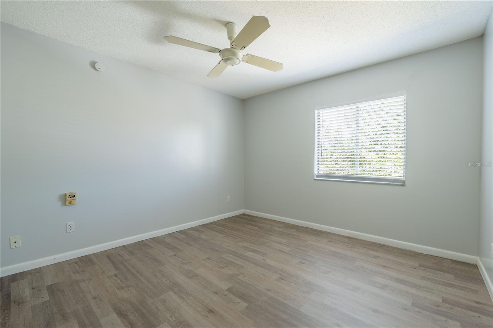 Image 11 of 32 For 600 Fairways Circle B