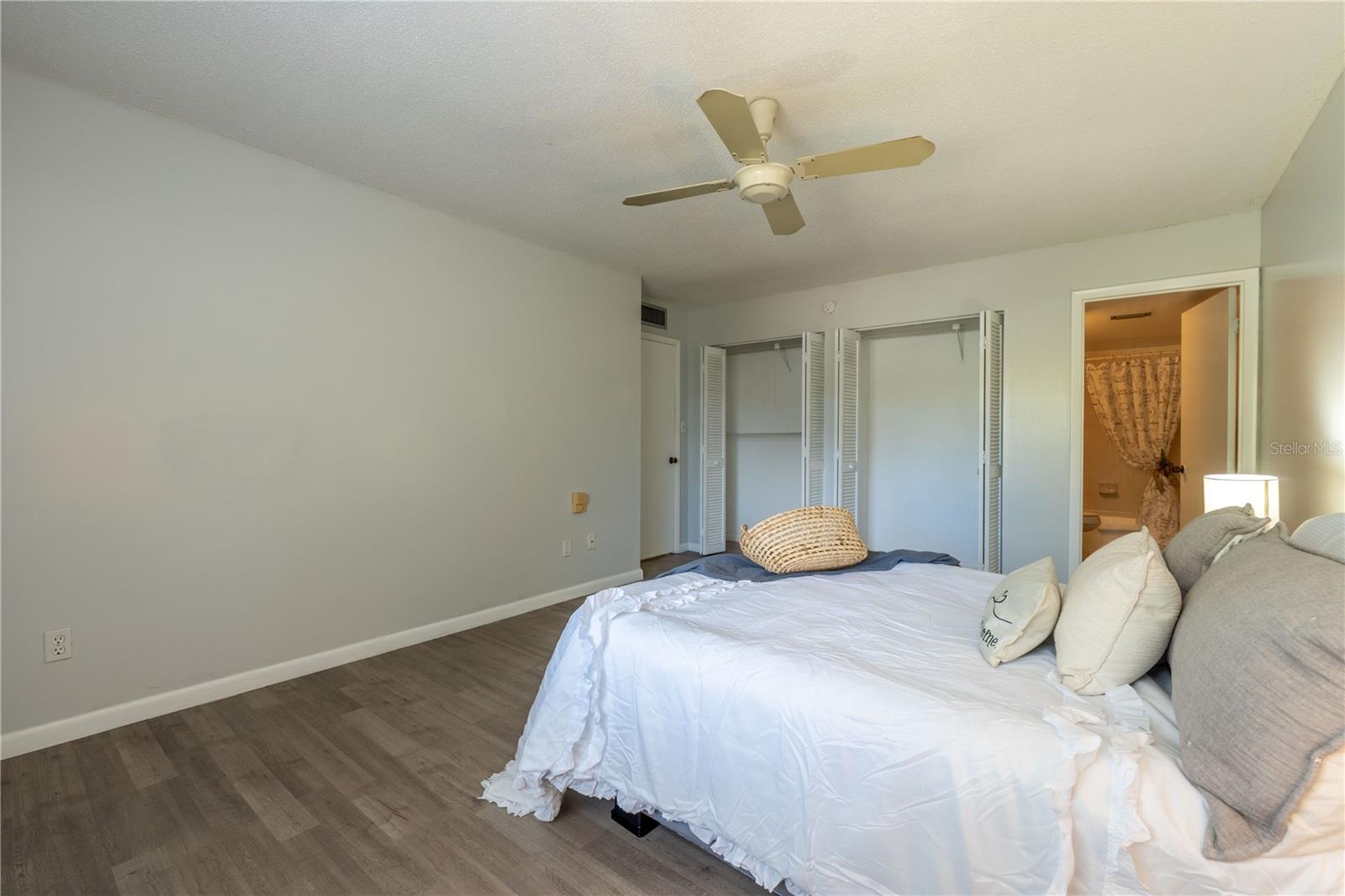 Image 6 of 32 For 600 Fairways Circle B